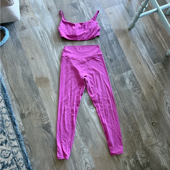 Vitality Cloud II ™️ Pink Sports Bra and Leggings Set - Picture 1 of 4